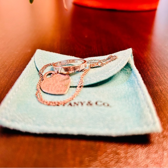 Tiffany & Co. “I Love You” Iconic Heart Necklace | Notes Collection - Picture 15 of 16